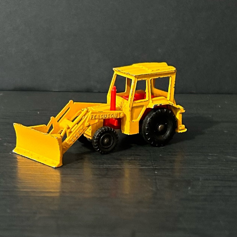 Corgi Juniors Massey Ferguson Tractor Shovel No 43A 3303 Made in Gt. Britain